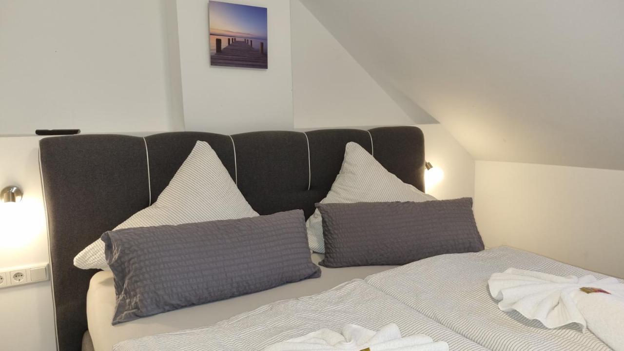 Pension Likedeeler Suite Majestaet Sir Francis Drake ボルクム エクステリア 写真